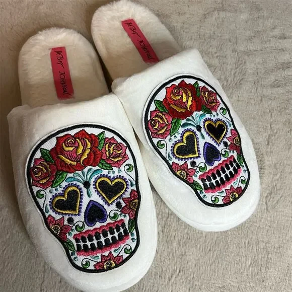 Betsey Johnson Women's Sugar Skull Embroidered Slippers Size 8 - Picture 1 of 4